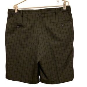 HAGGAR SIZE 36 GRAY PLAID SHORTS